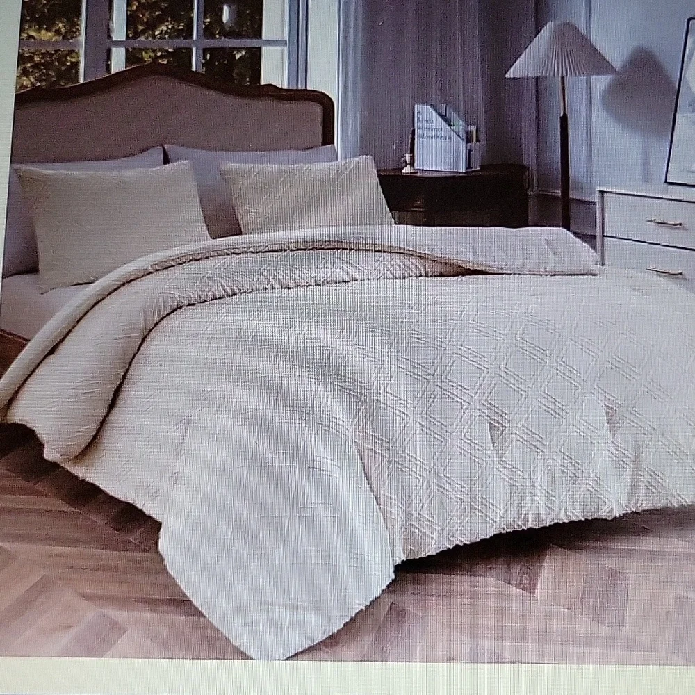 Sleepbella King 3piece comforter set beige Diamond Tufted design soft fluffy New